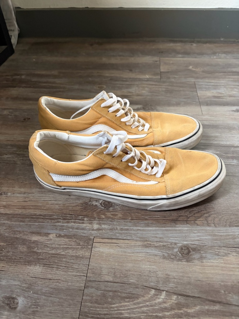 Mustard yellow Old Skool Vans | casual skate